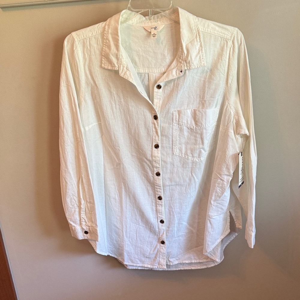 Chic White Shirt with Black Buttons